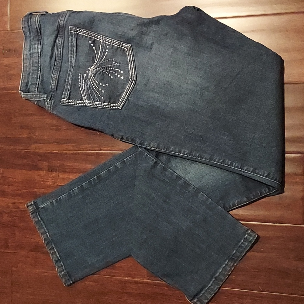 Aura by Wrangler Slimming Jean Embellished 5-Pocket Straight Leg Pant Size 8